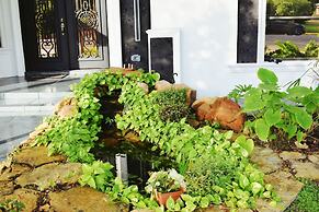 Family Luxury Home With Pool in Mcallen Near by Hospitals and Stores