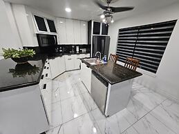 Family Luxury Home With Pool in Mcallen Near by Hospitals and Stores