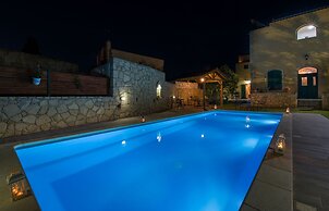 Skandalis Apartments With Pool