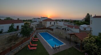 Skandalis Apartments With Pool
