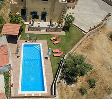 Skandalis Apartments With Pool