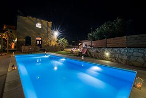 Skandalis Apartments With Pool