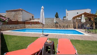 Skandalis Apartments With Pool