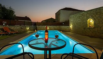 Skandalis Apartments With Pool