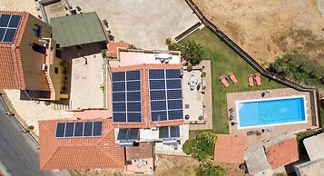 Skandalis Apartments With Pool