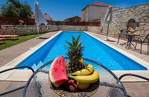 Skandalis Apartments With Pool