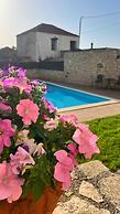 Skandalis Apartments With Pool