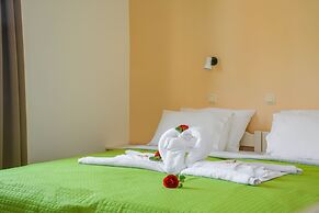 Nik Litinas Apartments With Pool