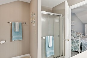 Coastal Condo with Views: Minutes to Beach