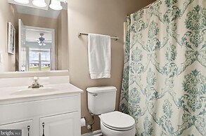 Coastal Condo with Views: Minutes to Beach