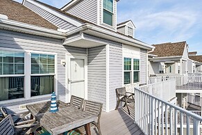 Coastal Condo with Views: Minutes to Beach