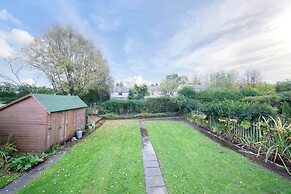 3BR Detached Bungalow w/Parking