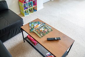 3BR Detached Bungalow w/Parking