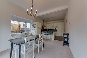 3BR Detached Bungalow w/Parking