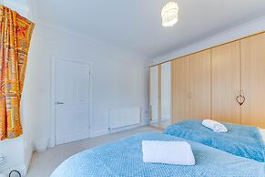 3BR Detached Bungalow w/Parking