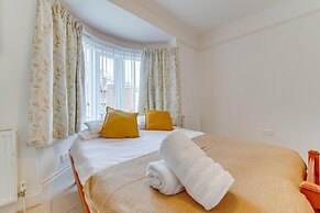 3BR Detached Bungalow w/Parking