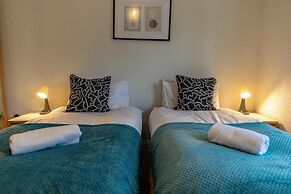 3BR Detached Bungalow w/Parking