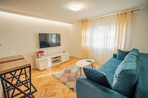 VP Apartment - A Forest Retreat in the Heart of the City!
