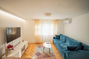 VP Apartment - A Forest Retreat in the Heart of the City!