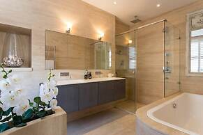 Spectacular 4 Bed House, Pimlico