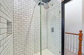 4 Bedroom House, Barnes