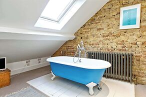 4 Bedroom House, Barnes