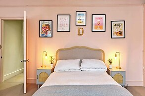 4 Bedroom House, Barnes