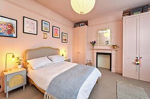 4 Bedroom House, Barnes