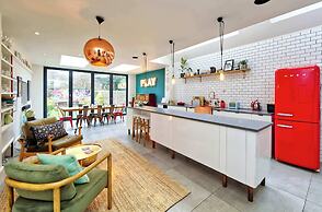 4 Bedroom House, Barnes