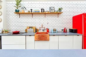 4 Bedroom House, Barnes