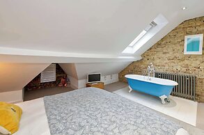 4 Bedroom House, Barnes