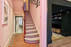 4 Bedroom House, Barnes