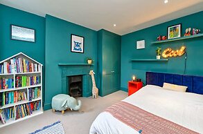 4 Bedroom House, Barnes