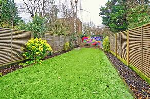 4 Bedroom House, Barnes