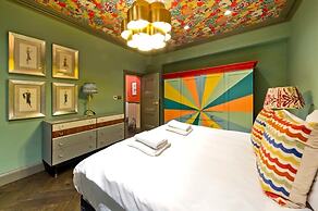Colourful 3 Bed Kensington Garden Flat