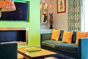 Colourful 3 Bed Kensington Garden Flat