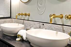 Colourful 3 Bed Kensington Garden Flat