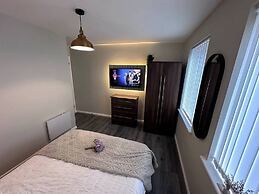 2br-sleeps4-freeparking-wifi-smarttvs