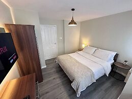 2br-sleeps4-freeparking-wifi-smarttvs