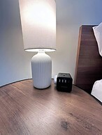 2br-sleeps4-freeparking-wifi-smarttvs