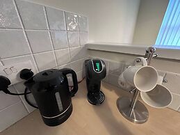 2br-sleeps4-freeparking-wifi-smarttvs