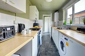 Central - 2br House - Free Parking - Garden