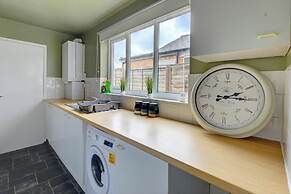 Central - 2br House - Free Parking - Garden