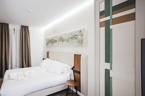 GG Good Game Corral del Carbon Apartment