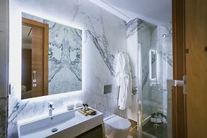 GG Good Game Corral del Carbon Apartment