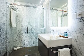 GG Good Game Corral del Carbon Apartment