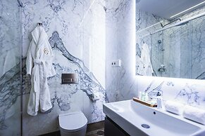 GG Good Game Corral del Carbon Apartment