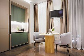 GG Good Game Corral del Carbon Apartment