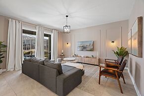 Gorgeous 6-bedroom House With Private Pool