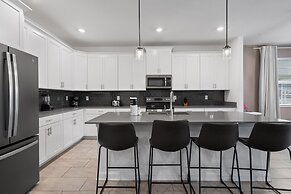 Gorgeous 6-bedroom House With Private Pool